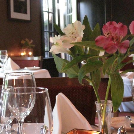Kenyon Inn & Restaurant Gambier Екстер'єр фото