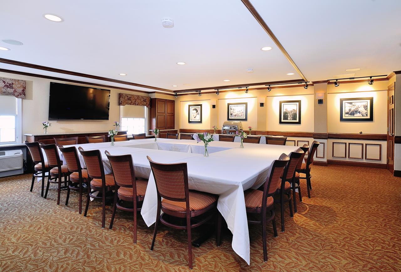 Kenyon Inn & Restaurant Gambier Екстер'єр фото